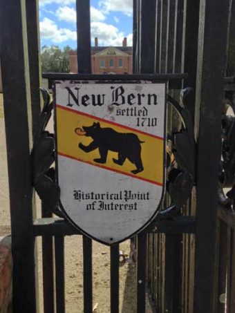 New Bern sign with Tryon Palace in the background